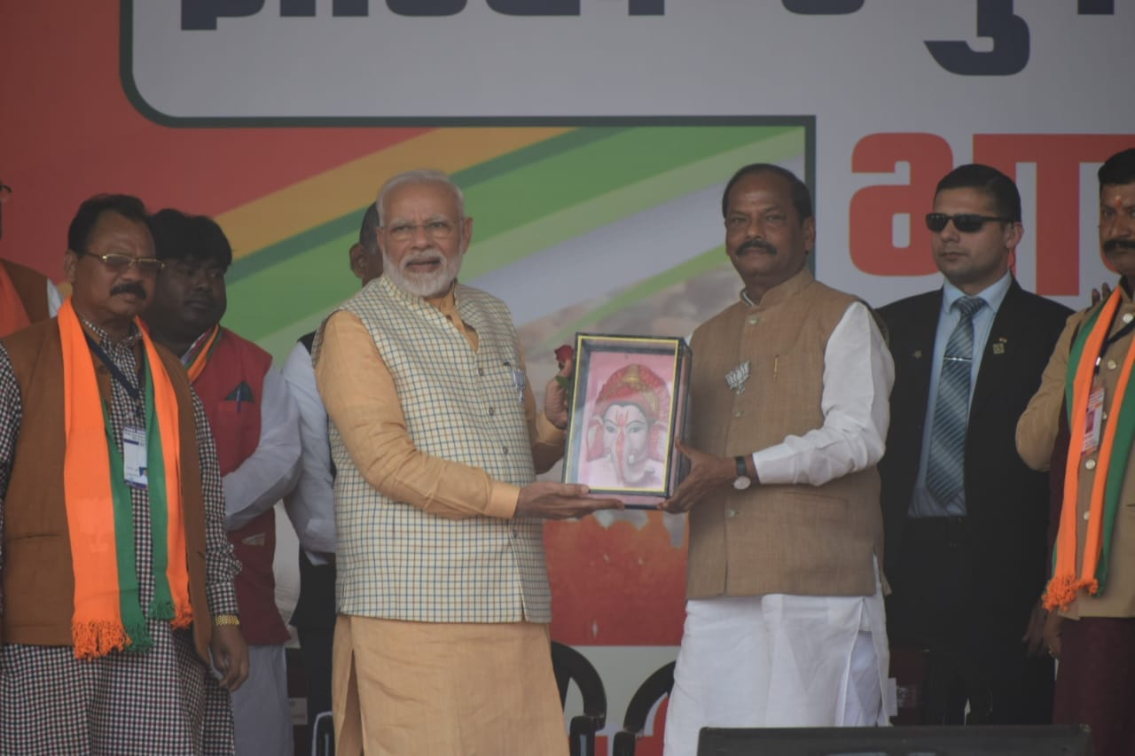 जमशेदपुर पूर्व सीट के उम्मीदवारों में सीएम रघुबर दास 'सबसे गरीब'.. जाने कितनी है सम्पत्ति 1 EK2ws4YU8AArUdZ