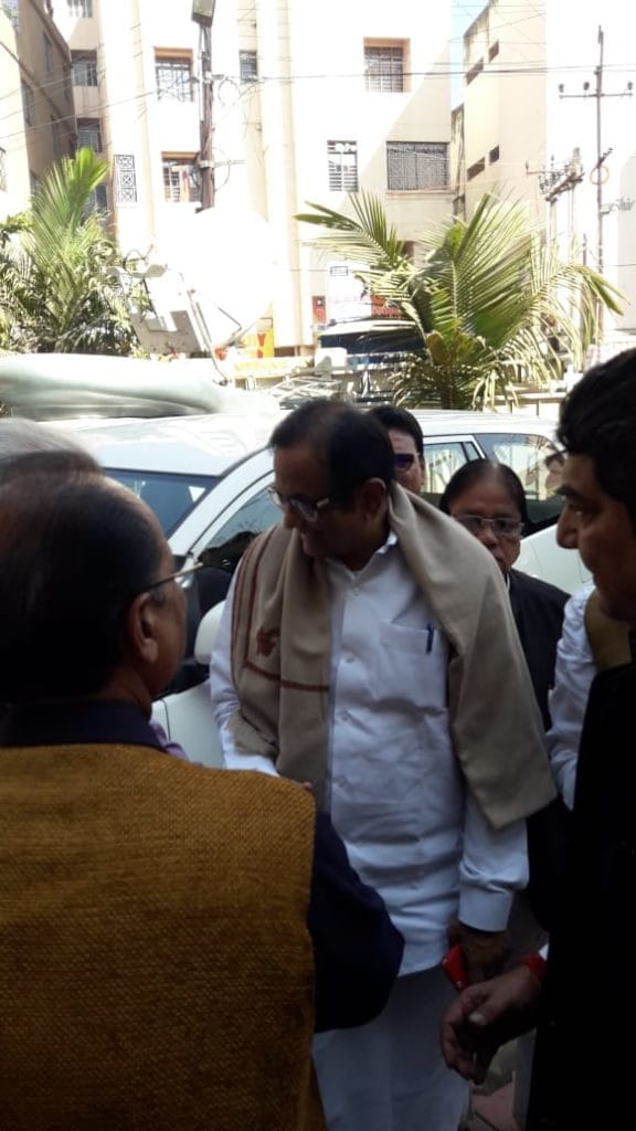 हर परिवार के एक सदस्य को नौकरी दी जाएगी नौकरी नहीं मिलने पर बेरोजगारी भत्ता दिया जायेगा (कांग्रेस प्रेस वार्ता) 4