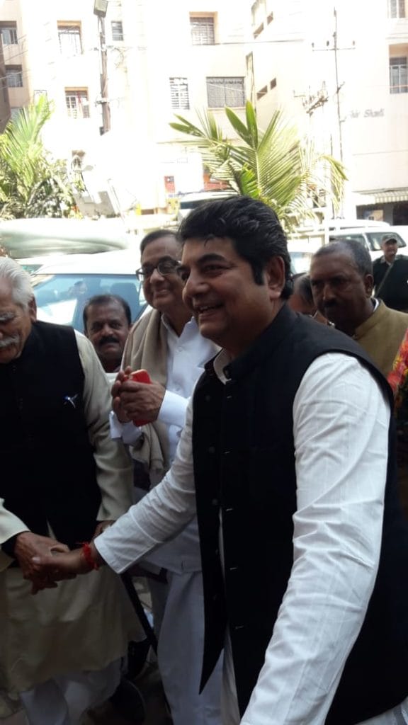 हर परिवार के एक सदस्य को नौकरी दी जाएगी नौकरी नहीं मिलने पर बेरोजगारी भत्ता दिया जायेगा (कांग्रेस प्रेस वार्ता) 1