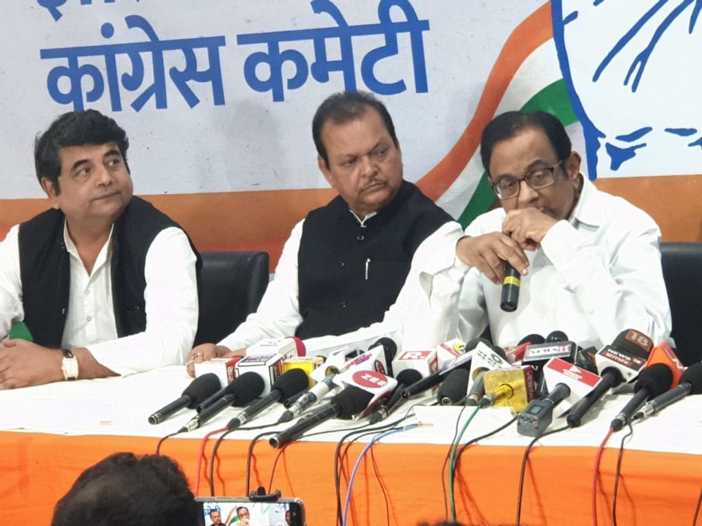 हर परिवार के एक सदस्य को नौकरी दी जाएगी नौकरी नहीं मिलने पर बेरोजगारी भत्ता दिया जायेगा (कांग्रेस प्रेस वार्ता) 3