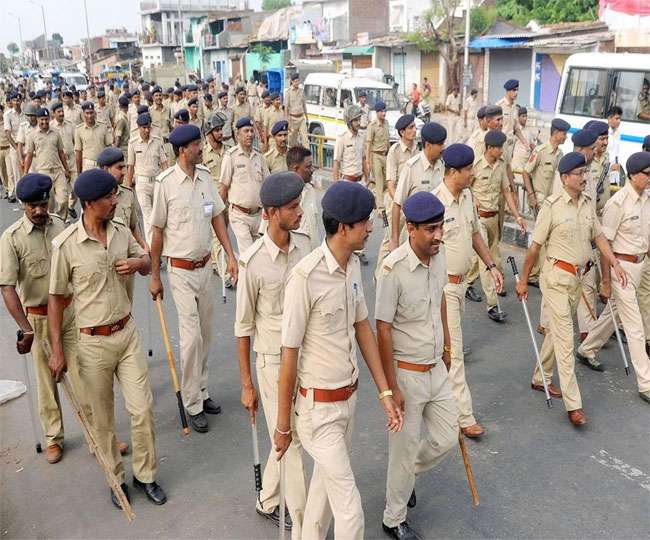 एनआरसी और सीएए के समर्थन में निकाली गई तिरंगा यात्रा पर लगा आसामाजिक तत्वों द्वारा पथराव करने का आरोप 1 28_01_2018-jharkhand-police-ranchi.jpg