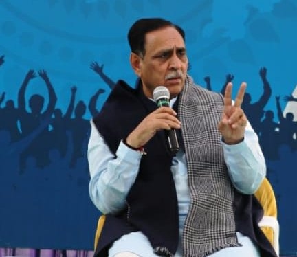 गुजरात के 2 बड़े अस्पतालों में 200 से अधिक बच्चो की मौत, NRC और CAA जैसे मुद्दों के बीच छिप गयी है यह ख़बर 1 Vijay Rupani