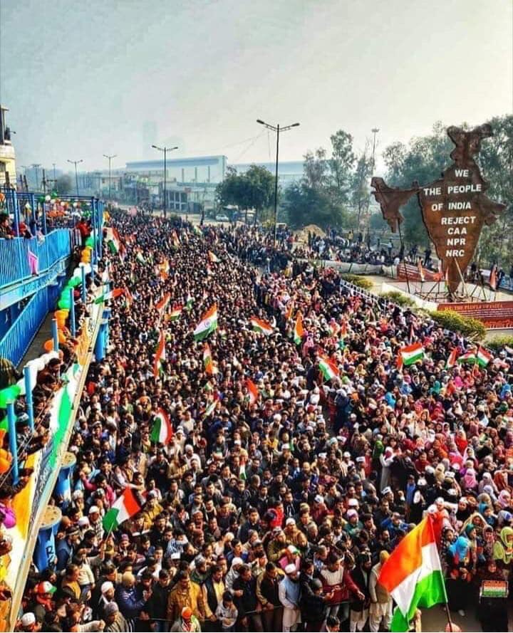 तिरंगे में रंग गया शाहीन बाग, जामा मस्जिद, देशभक्ति के साथ विरोध प्रदर्शन भी 1 तिरंगे में रंग गया शाहीन बाग, जामा मस्जिद, देशभक्ति के साथ विरोध प्रदर्शन भी 1