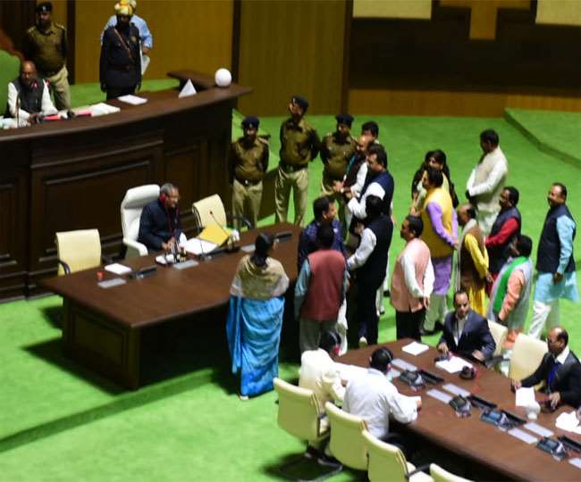 JharkhandBudget2020: नेता प्रतिपक्ष पर सदन के अंदर हंगामा, भाजपा विधायकों ने लगाए जय श्री राम के नारे 1 28_02_2020-sadan1_20069877_121721184.jpg