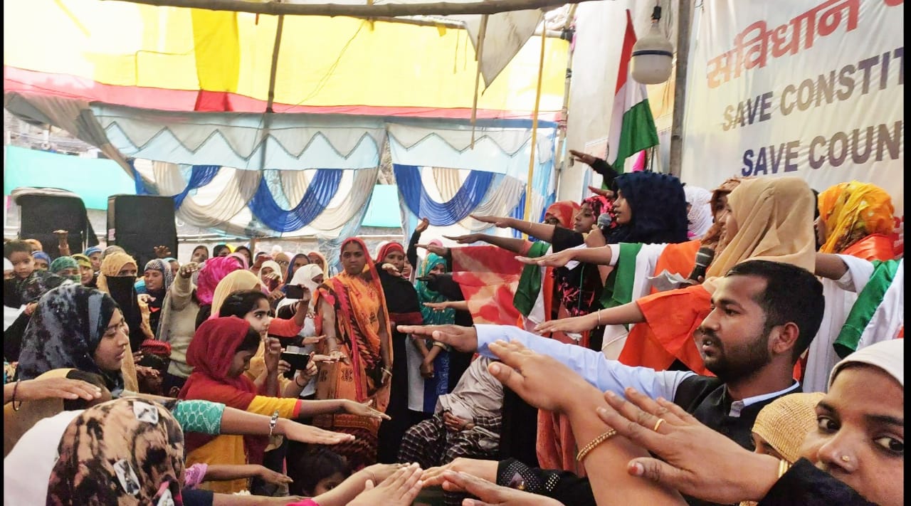 देश में अमन-चैन के लिए आंदोलनकारी महिलाओं ने रखें:-रोजे 2