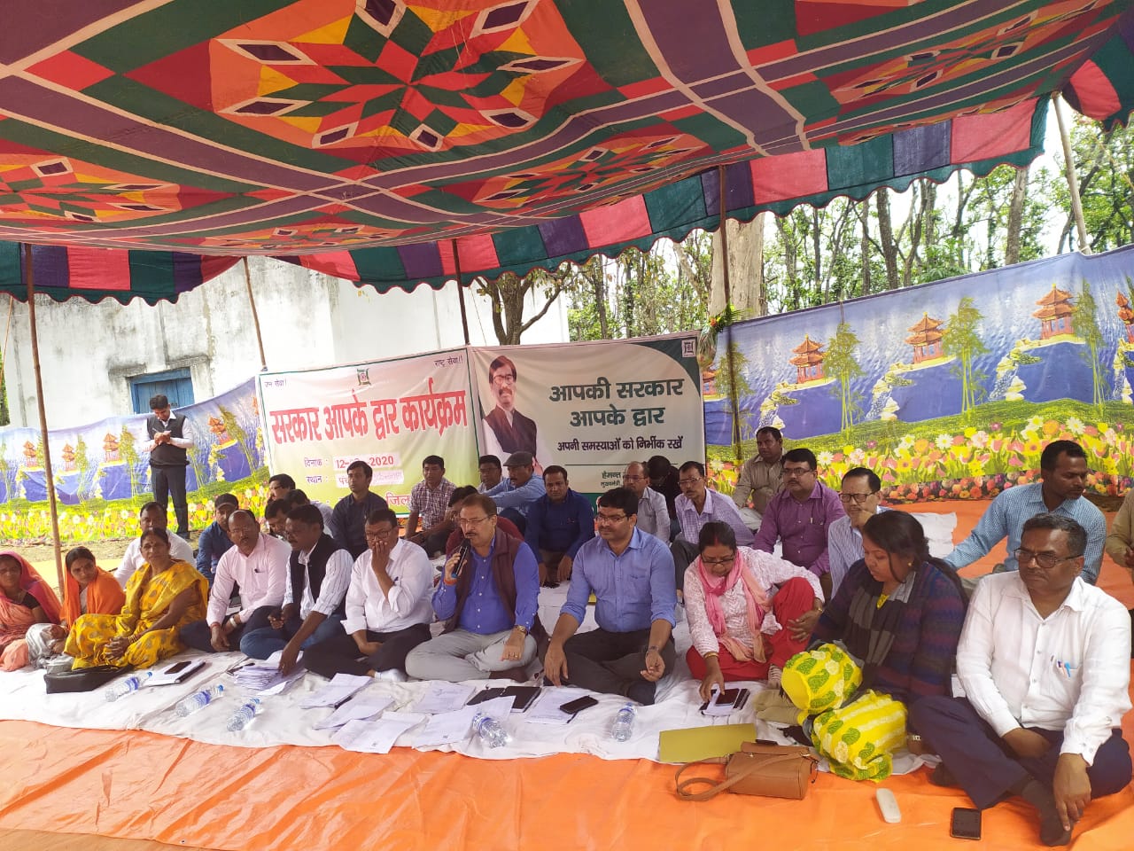 कोडरमा जिले के मरकच्चो प्रखंड में किया गया "सरकार आपके द्वार" का आयोजन, जनता की सुनी गयी फरियाद 1 WhatsApp Image 2020-03-12 at 3.47.00 PM