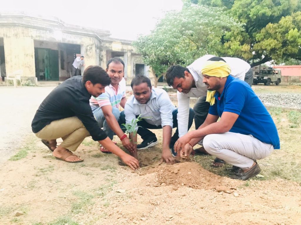Bokaro: बरमसिया में चला "रिटर्न गिफ्ट टू नेचर अभियान", प्राकृतिक संतुलन बनाने पर मंच ने दिया जोर 1 Bokaro: बरमसिया में चला "रिटर्न गिफ्ट टू नेचर अभियान", प्राकृतिक संतुलन बनाने पर मंच ने दिया जोर 1