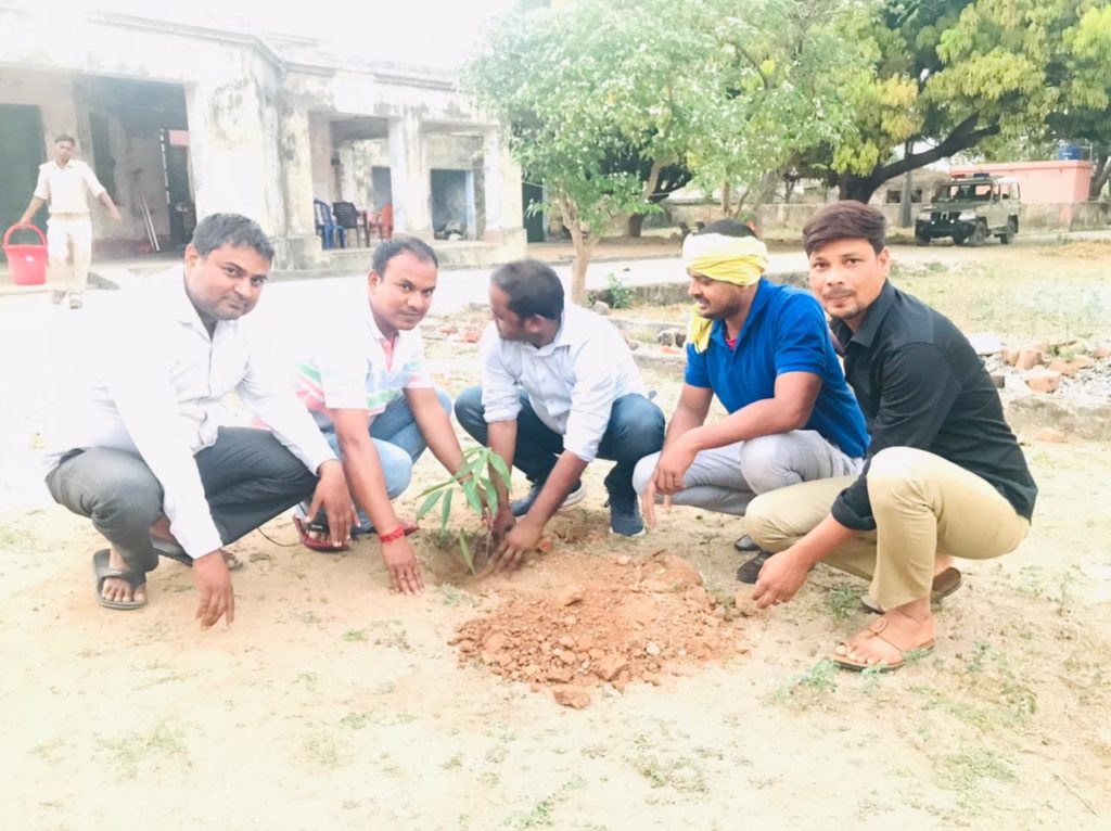 Bokaro: बरमसिया में चला "रिटर्न गिफ्ट टू नेचर अभियान", प्राकृतिक संतुलन बनाने पर मंच ने दिया जोर 2 Bokaro: बरमसिया में चला "रिटर्न गिफ्ट टू नेचर अभियान", प्राकृतिक संतुलन बनाने पर मंच ने दिया जोर 2