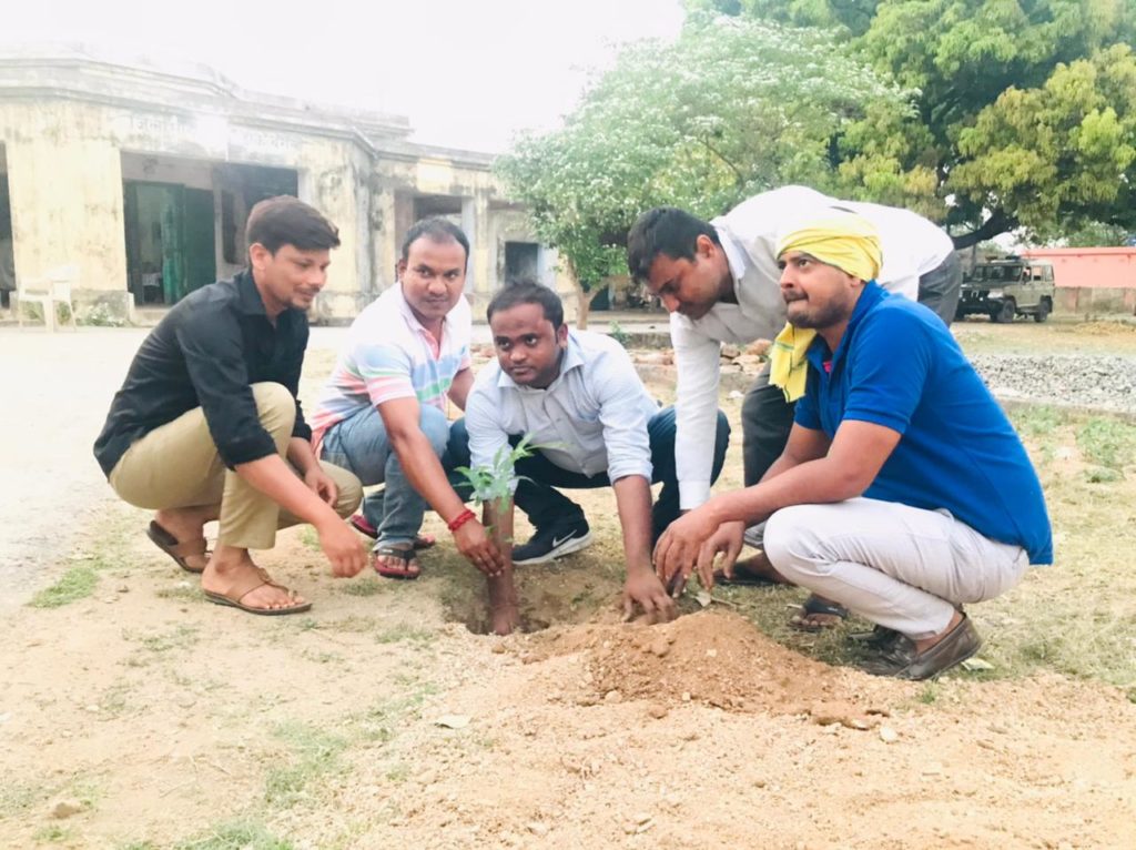 Bokaro: बरमसिया में चला "रिटर्न गिफ्ट टू नेचर अभियान", प्राकृतिक संतुलन बनाने पर मंच ने दिया जोर 3 Bokaro: बरमसिया में चला "रिटर्न गिफ्ट टू नेचर अभियान", प्राकृतिक संतुलन बनाने पर मंच ने दिया जोर 3