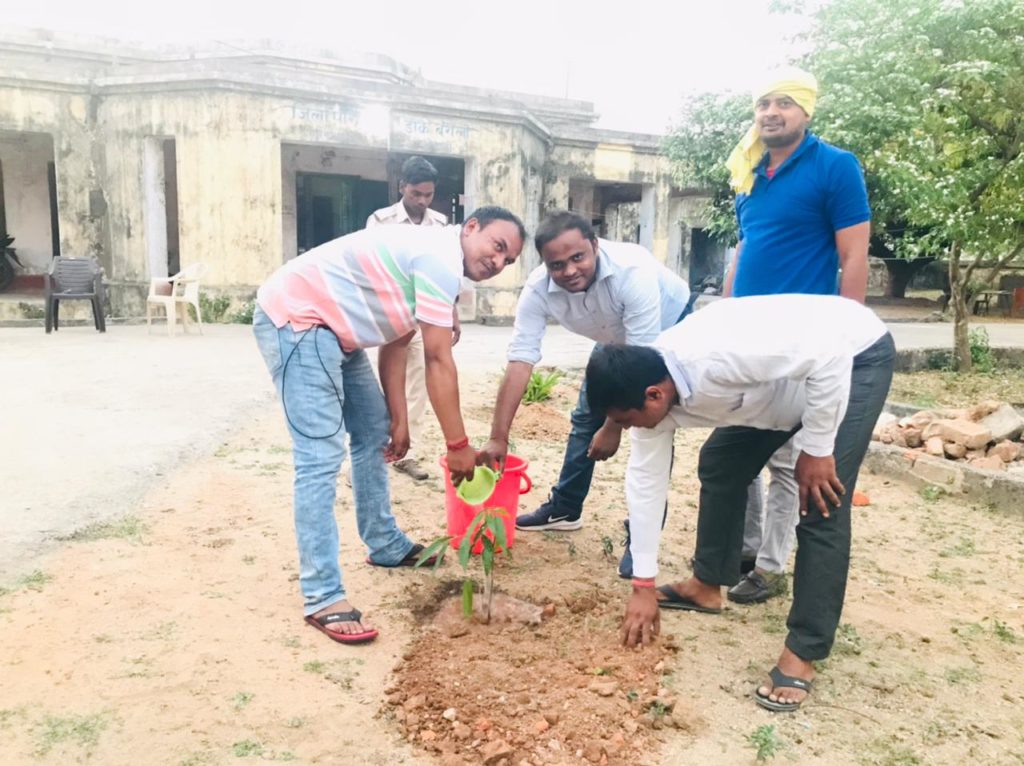 Bokaro: बरमसिया में चला "रिटर्न गिफ्ट टू नेचर अभियान", प्राकृतिक संतुलन बनाने पर मंच ने दिया जोर 4 Bokaro: बरमसिया में चला "रिटर्न गिफ्ट टू नेचर अभियान", प्राकृतिक संतुलन बनाने पर मंच ने दिया जोर 4