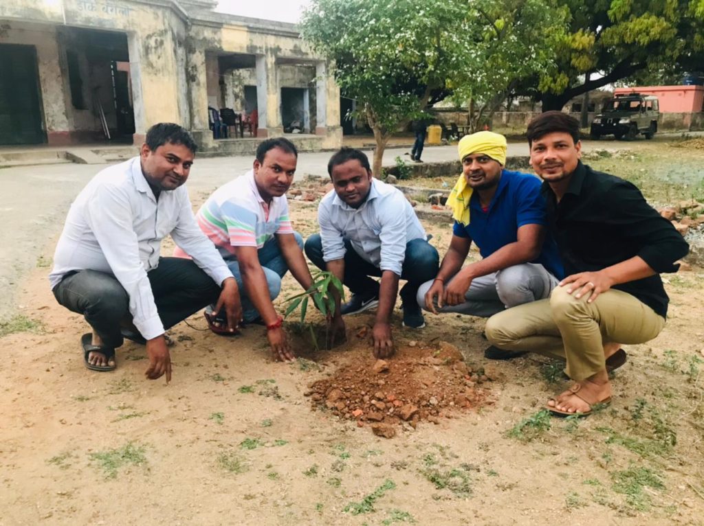 Bokaro: बरमसिया में चला "रिटर्न गिफ्ट टू नेचर अभियान", प्राकृतिक संतुलन बनाने पर मंच ने दिया जोर 5 Bokaro: बरमसिया में चला "रिटर्न गिफ्ट टू नेचर अभियान", प्राकृतिक संतुलन बनाने पर मंच ने दिया जोर 5