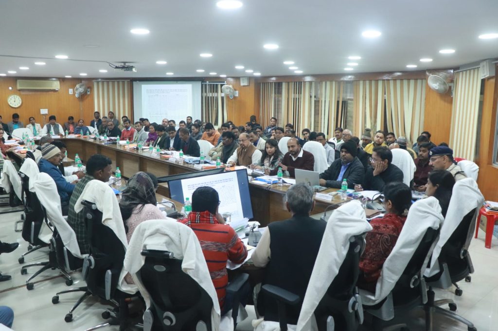 Koderma News: जिला विकास समन्वय और निगरानी समिति (दिशा) की बैठक में मंत्री अन्नपूर्णा देवी ने पदाधिकारियों को दिये आवश्यक दिशा-निर्देश 2 Koderma News: जिला विकास समन्वय और निगरानी समिति (दिशा) की बैठक में मंत्री अन्नपूर्णा देवी ने पदाधिकारियों को दिये आवश्यक दिशा-निर्देश 2