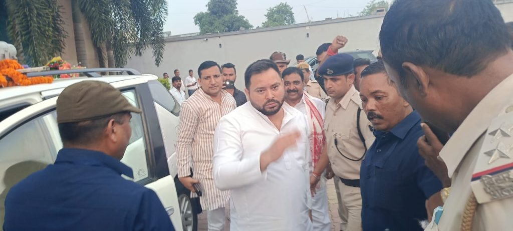Koderma News: राजद प्रत्याशी का नामांकन आज, इंदरवा मैदान में तेजस्वी करेंगे सभा 1 Koderma News: राजद प्रत्याशी का नामांकन आज, इंदरवा मैदान में तेजस्वी करेंगे सभा 1