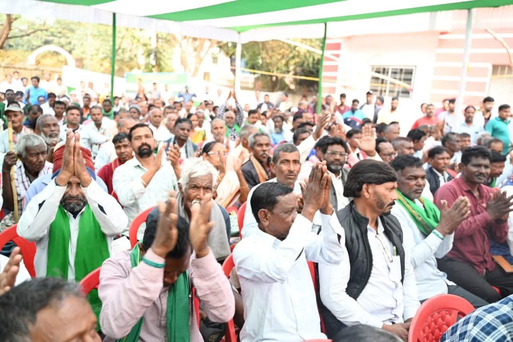 Deoghar News: 451 झारखंड आन्दोलनकारियों को प्रमाण पत्र और अंगवस्त्र प्रदान कर मंत्री हफीजुल हसन ने किया सम्मानित 1 Deoghar News: 451 झारखंड आन्दोलनकारियों को प्रमाण पत्र और अंगवस्त्र प्रदान कर मंत्री हफीजुल हसन ने किया सम्मानित 1