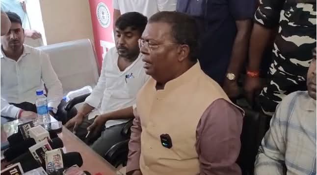 Dhanbad News : बाघमारा में कोयला माफिया का काला खेल! सांसद ने खोली 5 लाशों की परतें, प्रशासन पर साज़िश का आरोप 1