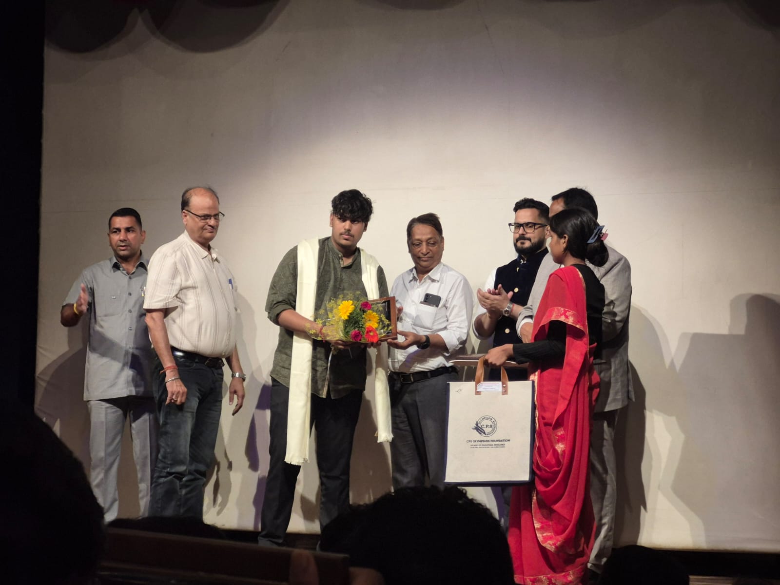 Koderma News:राज इंटरनेशनल स्कूल को ओलंपियाड में राष्ट्रीय स्तर का सम्मान 1 Koderma News:राज इंटरनेशनल स्कूल को ओलंपियाड में राष्ट्रीय स्तर का सम्मान 1