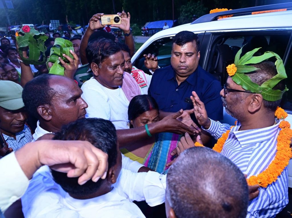 बहरागोड़ा में CM Hemant Soren और विधायक Kalpana Soren का भव्य स्वागत 1