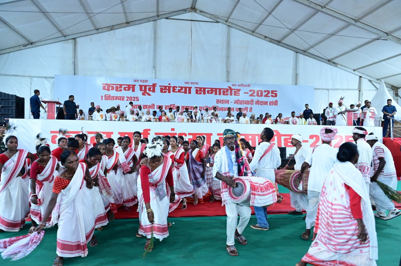 Ranchi News :मोरहाबादी मैदान में गूंजा करम का उत्सव, मुख्यमंत्री हेमन्त सोरेन ने दी शुभकामनाएं 3 Ranchi News :मोरहाबादी मैदान में गूंजा करम का उत्सव, मुख्यमंत्री हेमन्त सोरेन ने दी शुभकामनाएं 3