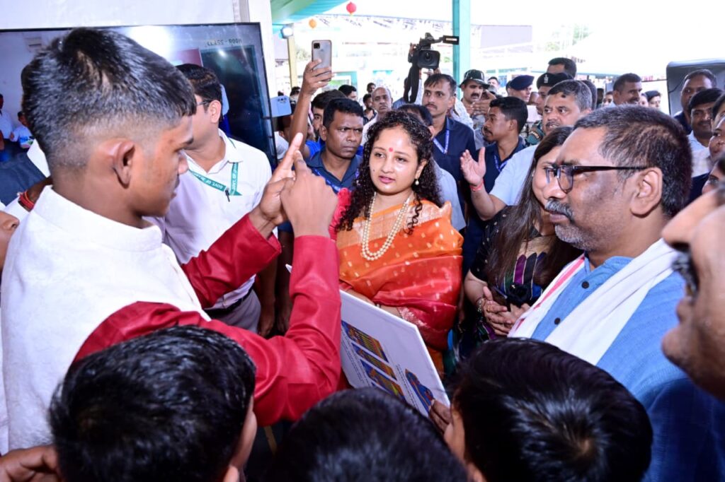 CM Hemant Soren ने किया जेसोवा दिवाली मेला-2025 का शुभारंभ, कहा- समाज सेवा ही जेसोवा की पहचान 3 CM Hemant Soren ने किया जेसोवा दिवाली मेला-2025 का शुभारंभ, कहा- समाज सेवा ही जेसोवा की पहचान 3