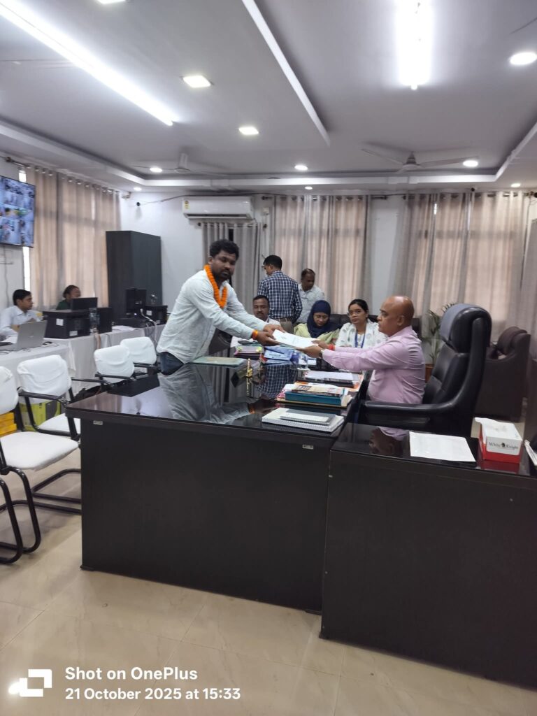 Ghatshila By Election : घाटशिला से JKLM के उम्मीदवार रामदास मुर्मू ने दाखिल किया नामांकन, समर्थकों में दिखा जबरदस्त उत्साह 2