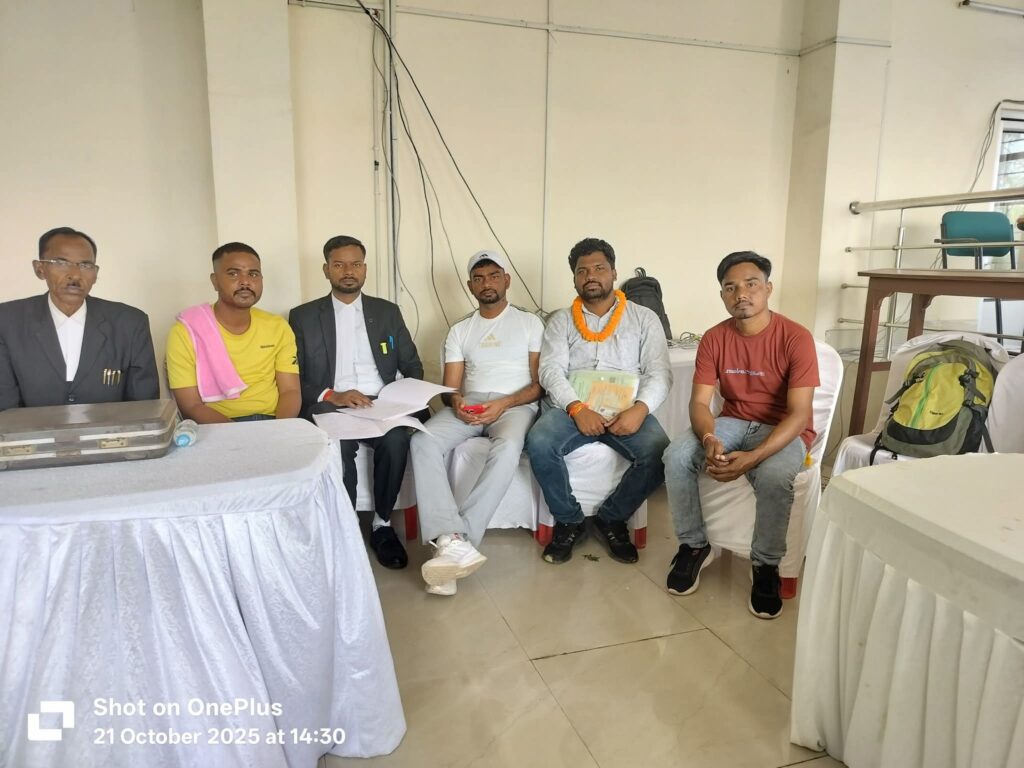 Ghatshila By Election : घाटशिला से JKLM के उम्मीदवार रामदास मुर्मू ने दाखिल किया नामांकन, समर्थकों में दिखा जबरदस्त उत्साह 1