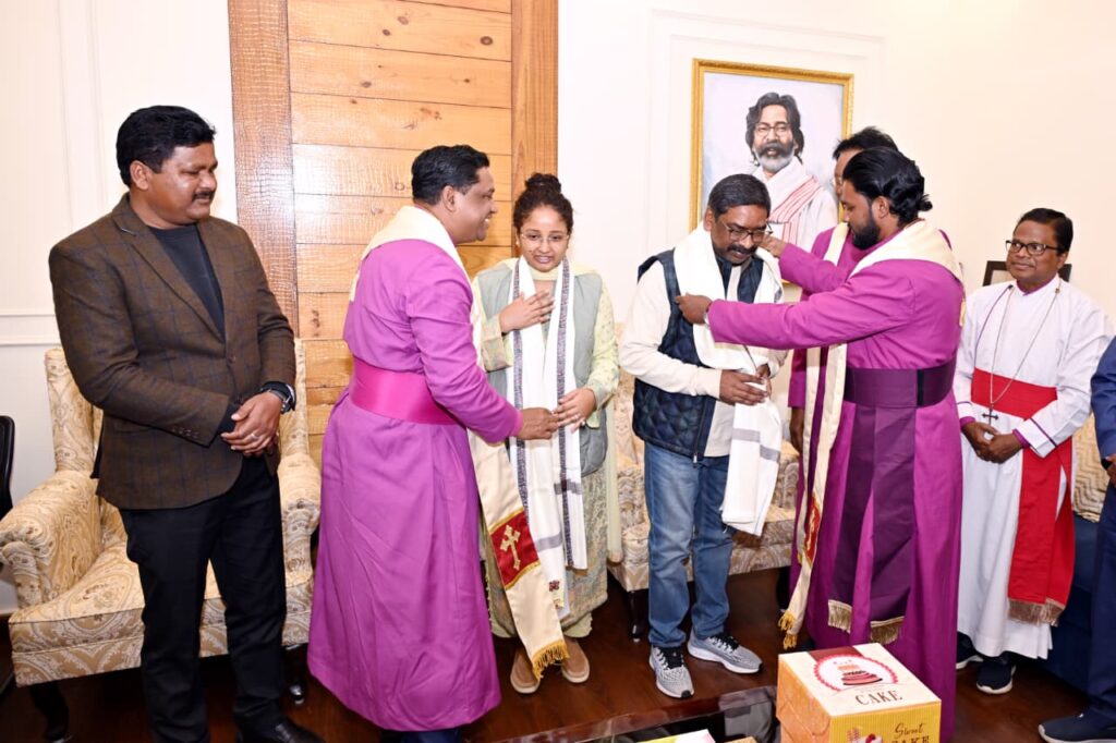 Christmas Celebration : मुख्यमंत्री Hemant Soren से रांची के चर्च प्रतिनिधियों की मुलाकात, क्रिसमस पर शांति और एकता का संदेश 1
