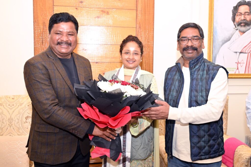 Christmas Celebration : मुख्यमंत्री Hemant Soren से रांची के चर्च प्रतिनिधियों की मुलाकात, क्रिसमस पर शांति और एकता का संदेश 3