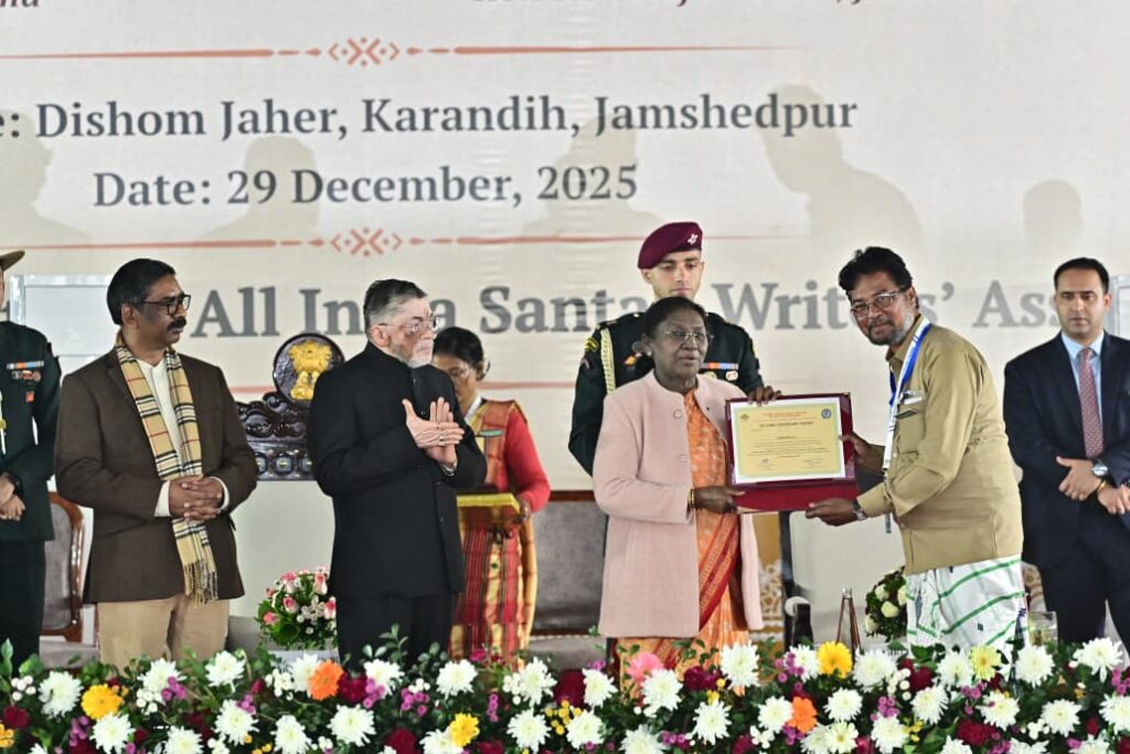 दिशोम जाहेर करनडीह में संताली Parasi Maha and Olchiki Lipi Centenary Celebrations 2 दिशोम जाहेर करनडीह में संताली Parasi Maha and Olchiki Lipi Centenary Celebrations 2