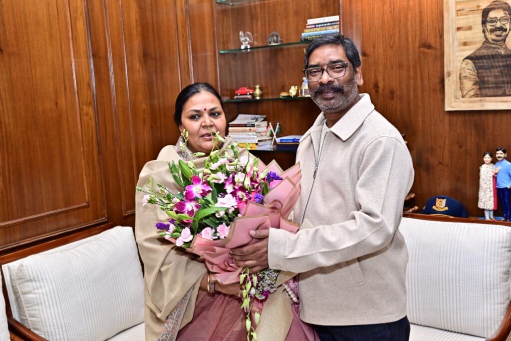 नववर्ष पर CM Hemant Soren से मंत्रियों-विधायकों की भेंट, नए साल की विकास संवाद से शुरुआत 1 नववर्ष पर CM Hemant Soren से मंत्रियों-विधायकों की भेंट, नए साल की विकास संवाद से शुरुआत 1