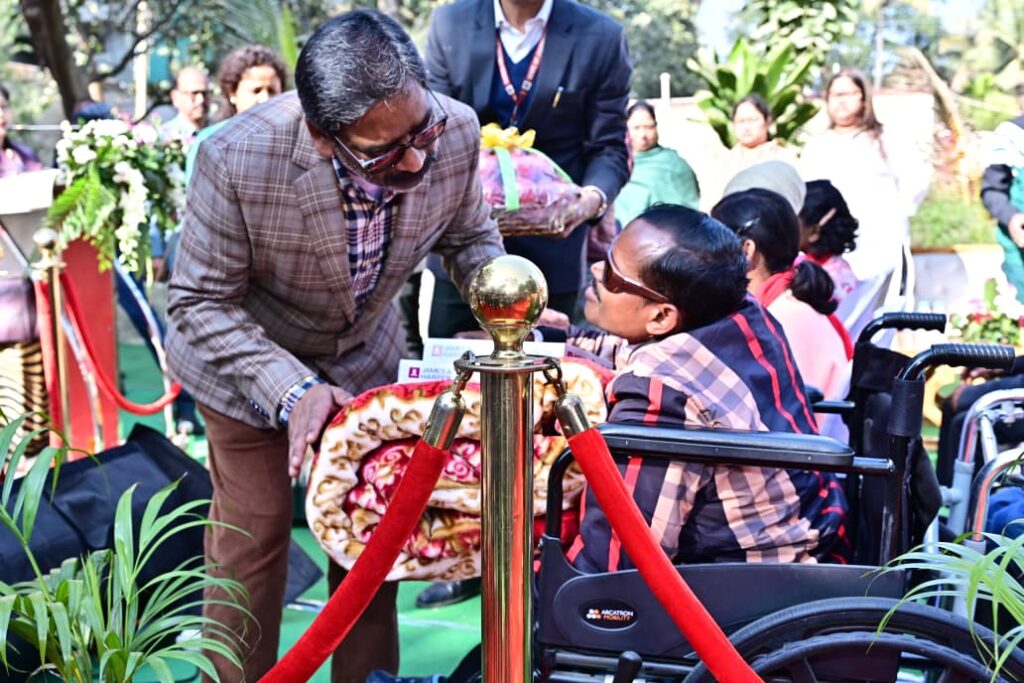 शिबू सोरेन की 82वीं जयंती पर चेशायर होम पहुंचे CM Hemant Soren, दिव्यांग बच्चों संग बिताया भावुक समय 3 शिबू सोरेन की 82वीं जयंती पर चेशायर होम पहुंचे CM Hemant Soren, दिव्यांग बच्चों संग बिताया भावुक समय 3