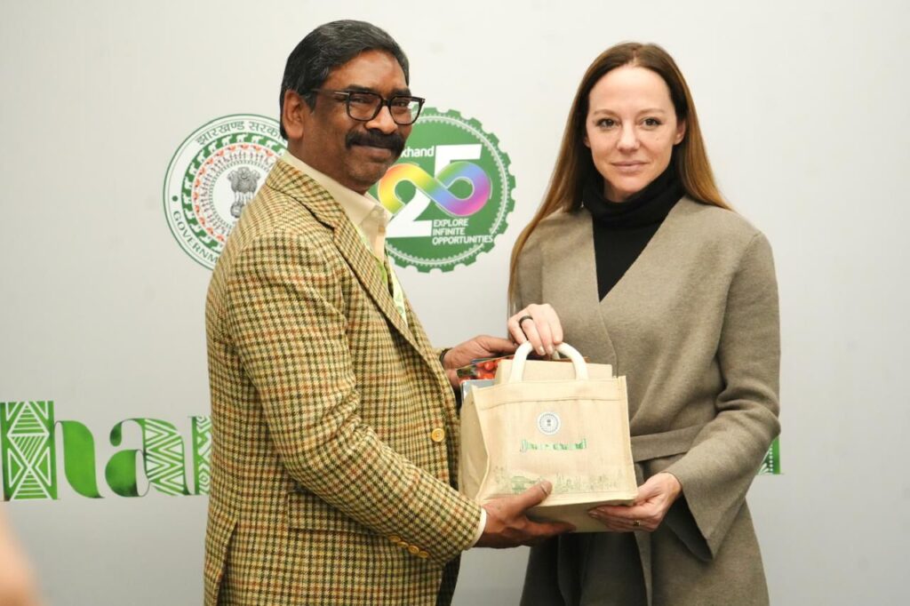 World Economic Forum : दावोस में मुख्यमंत्री हेमन्त सोरेन की टाटा स्टील नेतृत्व से अहम बैठक, झारखण्ड में 11,000 करोड़ के ग्रीन स्टील निवेश का संकल्प 2