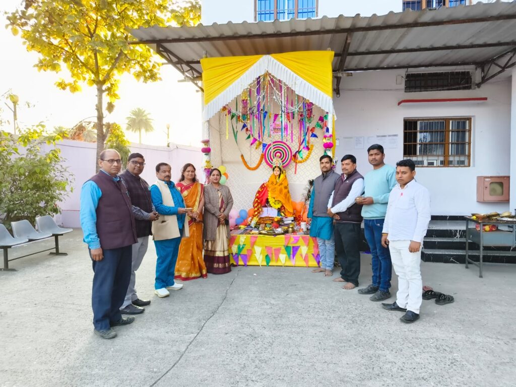 Koderma News : झारखंड विधि महाविद्यालय व टीचर्स ट्रेनिंग कॉलेज में हर्षोल्लास के साथ मनाई गई सरस्वती पूजा 1