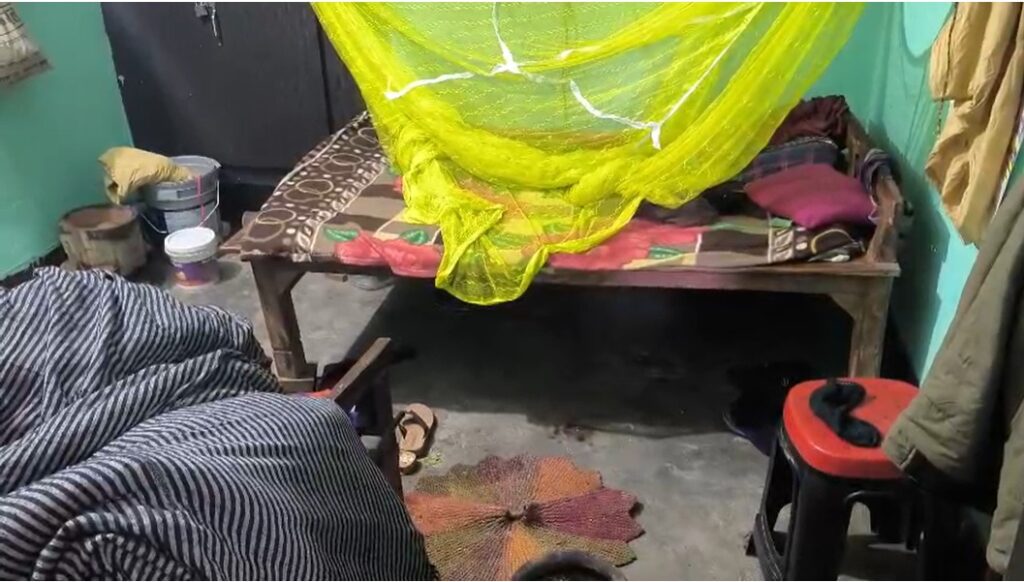 Koderma में दर्दनाक हादसा: कोयले के चूल्हे से दम घुटने पर सैलून संचालक दंपती की मौत 1