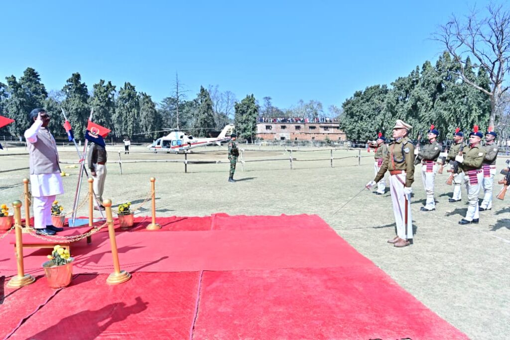 कोडरमा आगमन पर CM Hemant Soren का भव्य स्वागत, हेलीपैड पर गार्ड ऑफ ऑनर से सम्मानित 2