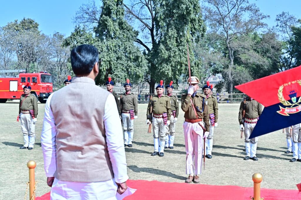 कोडरमा आगमन पर CM Hemant Soren का भव्य स्वागत, हेलीपैड पर गार्ड ऑफ ऑनर से सम्मानित 3