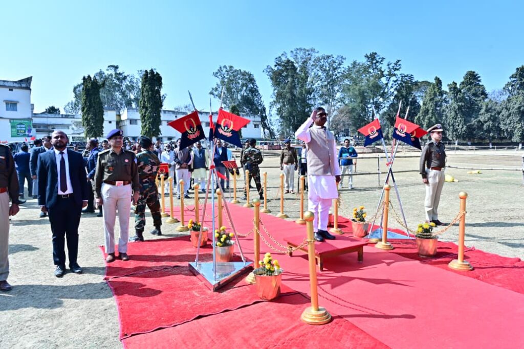 कोडरमा आगमन पर CM Hemant Soren का भव्य स्वागत, हेलीपैड पर गार्ड ऑफ ऑनर से सम्मानित 4