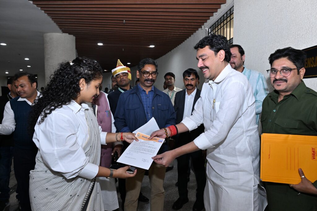 Ranchi News : मुख्यमंत्री Hemant Soren को महाशिवरात्रि की शिव बारात में मुख्य अतिथि बनने का निमंत्रण 2