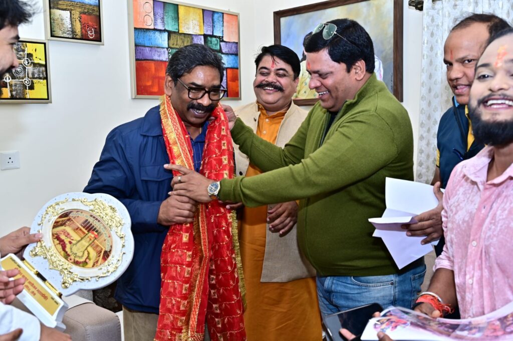 Ranchi News : मुख्यमंत्री हेमन्त सोरेन को महाशिवरात्रि महोत्सव-2026 में शामिल होने का आमंत्रण 1