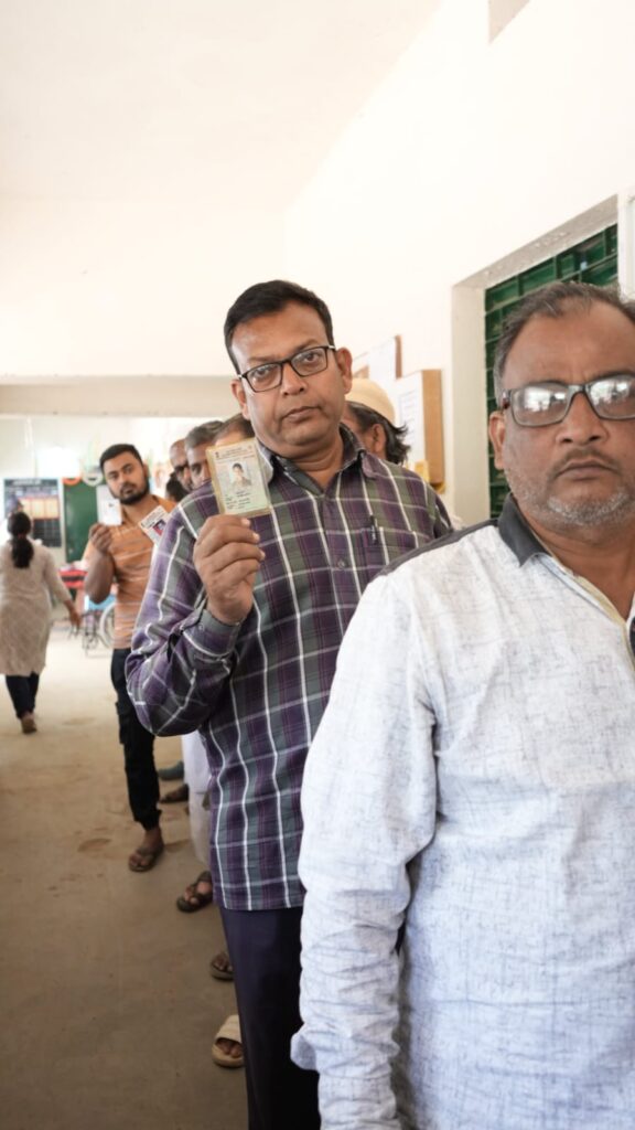 Municipal General Election : कोडरमा में शांतिपूर्ण और उत्साहपूर्ण मतदान जारी 3