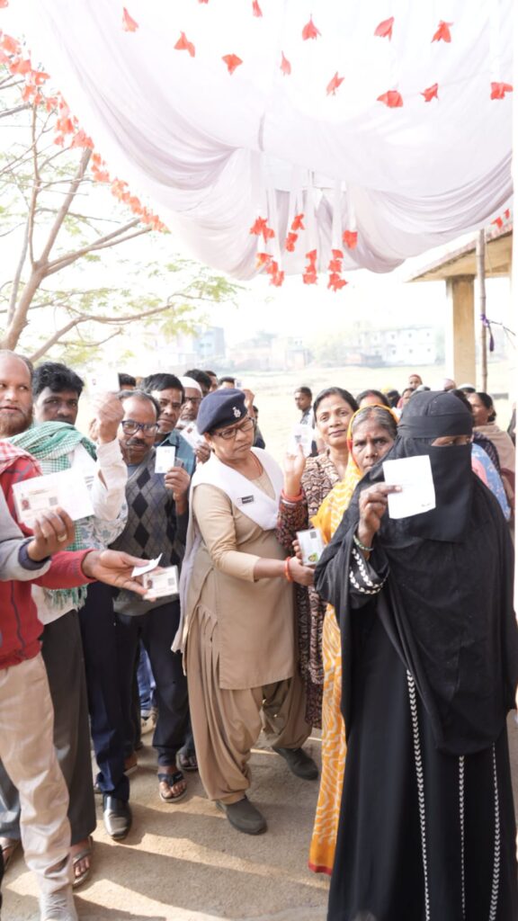 Municipal General Election : कोडरमा में शांतिपूर्ण और उत्साहपूर्ण मतदान जारी 1