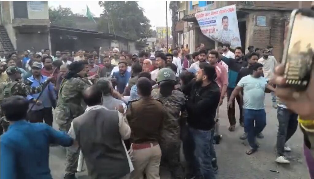 Giridih News : नगर निगम चुनाव के दौरान फायरिंग, दो युवक घायल 1 Giridih News : नगर निगम चुनाव के दौरान फायरिंग, दो युवक घायल 1