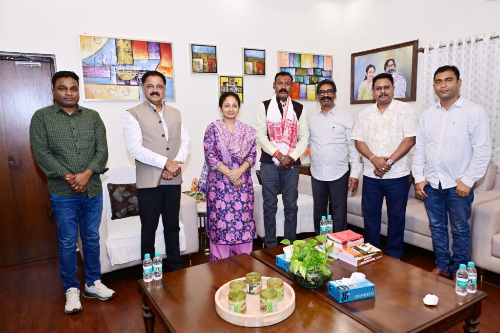 Jharkhand News : मुख्यमंत्री हेमन्त सोरेन से बुंडू नगर परिषद अध्यक्ष जितेंद्र उरांव की शिष्टाचार भेंट, रांची में विकास को लेकर हुई चर्चा 5 Jharkhand News : मुख्यमंत्री हेमन्त सोरेन से बुंडू नगर परिषद अध्यक्ष जितेंद्र उरांव की शिष्टाचार भेंट, रांची में विकास को लेकर हुई चर्चा 5