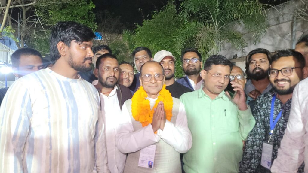 Koderma में नवनिर्वाचित अध्यक्ष एवं वार्ड सदस्यों का शपथ ग्रहण 11, 12 और 14 मार्च को 1 Koderma में नवनिर्वाचित अध्यक्ष एवं वार्ड सदस्यों का शपथ ग्रहण 11, 12 और 14 मार्च को 1