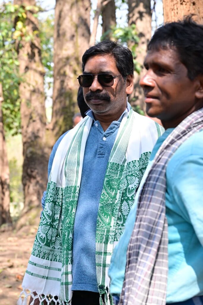 Baha Festival : हेमंत सोरेन ने पैतृक गांव नेमरा में मनाया ‘बाहा पर्व’, जाहेर थान में पूजा कर राज्य की खुशहाली की कामना 11