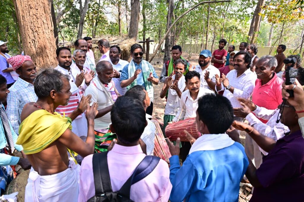 Baha Festival : हेमंत सोरेन ने पैतृक गांव नेमरा में मनाया ‘बाहा पर्व’, जाहेर थान में पूजा कर राज्य की खुशहाली की कामना 8