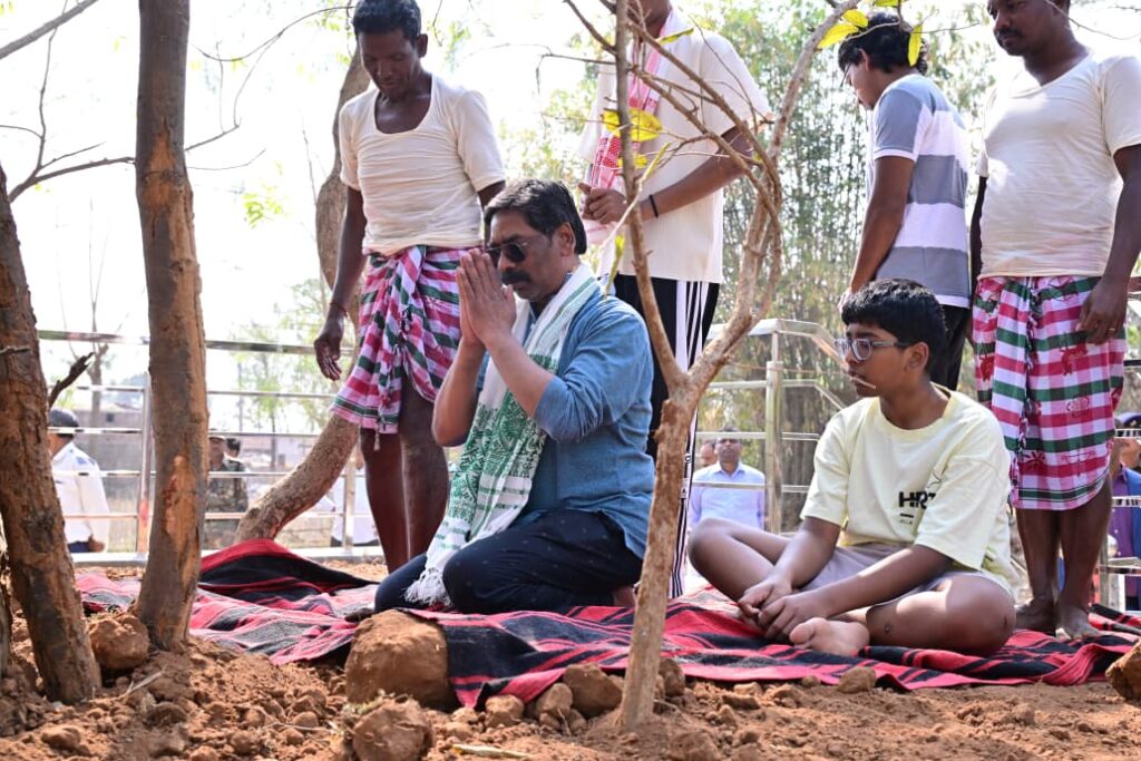 Baha Festival : हेमंत सोरेन ने पैतृक गांव नेमरा में मनाया ‘बाहा पर्व’, जाहेर थान में पूजा कर राज्य की खुशहाली की कामना 4