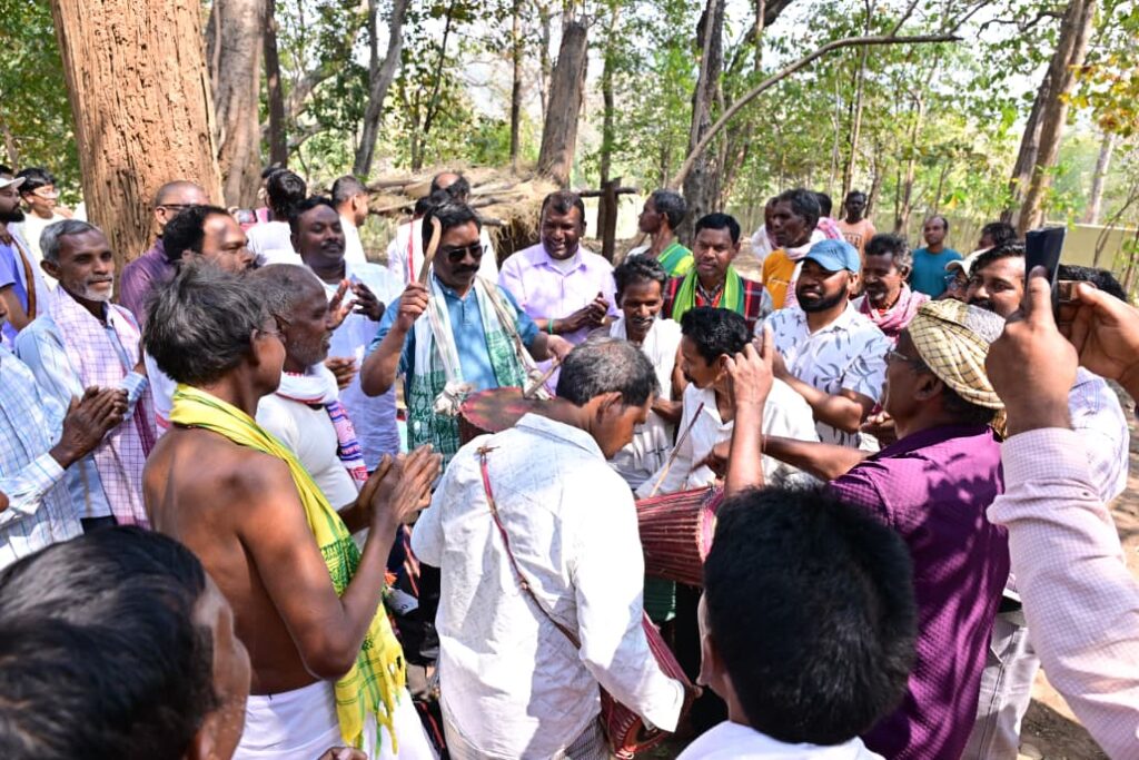Baha Festival : हेमंत सोरेन ने पैतृक गांव नेमरा में मनाया ‘बाहा पर्व’, जाहेर थान में पूजा कर राज्य की खुशहाली की कामना 5