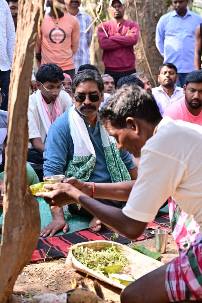 Baha Festival : हेमंत सोरेन ने पैतृक गांव नेमरा में मनाया ‘बाहा पर्व’, जाहेर थान में पूजा कर राज्य की खुशहाली की कामना 1