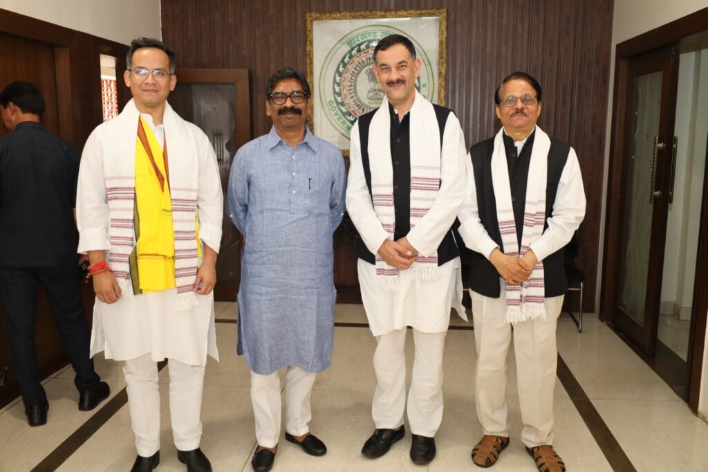 Jharkhand News : मुख्यमंत्री हेमन्त सोरेन से मिले असम कांग्रेस अध्यक्ष गौरव गोगोई, आगामी असम चुनाव और विकास योजनाओं पर हुई चर्चा 4