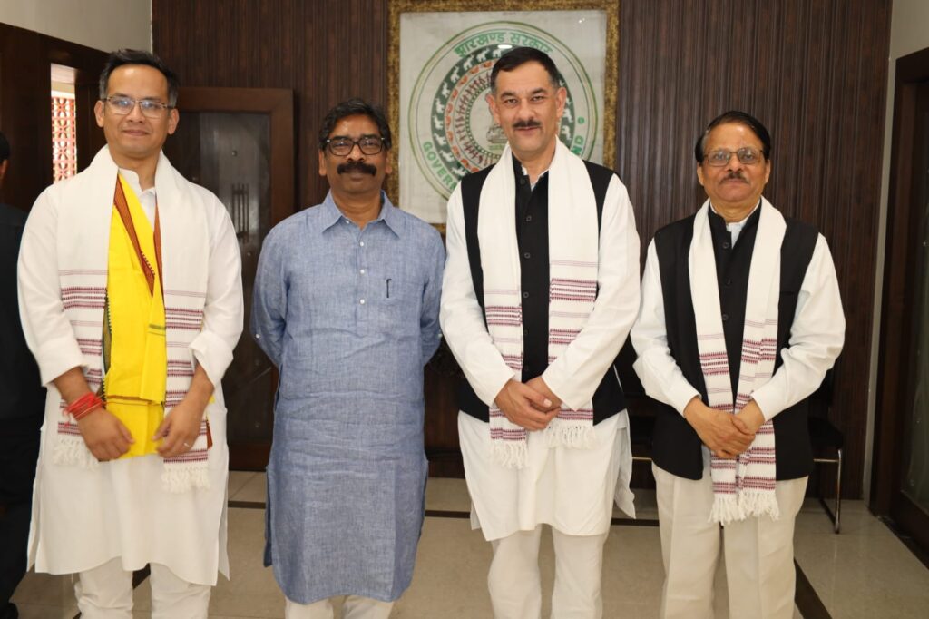 Jharkhand News : मुख्यमंत्री हेमन्त सोरेन से मिले असम कांग्रेस अध्यक्ष गौरव गोगोई, आगामी असम चुनाव और विकास योजनाओं पर हुई चर्चा 3